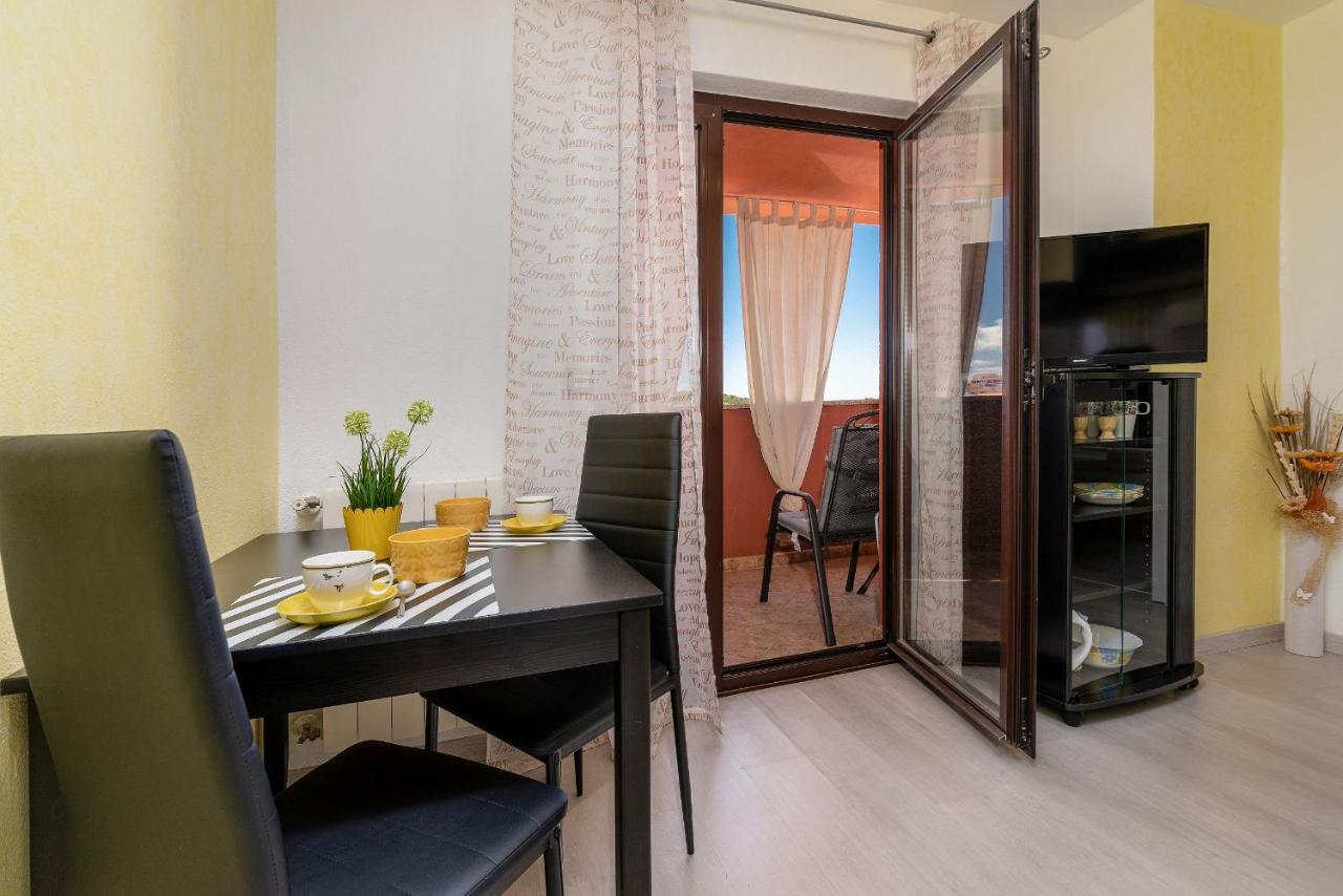 Apartments Miri Vrsar Exterior photo